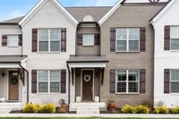 Building Photo - Gorgeous, luxury townhome in convenient We...