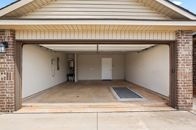 Building Photo - 10413 SW 41st Pl