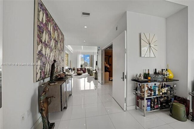 Building Photo - 900 Brickell Key Blvd