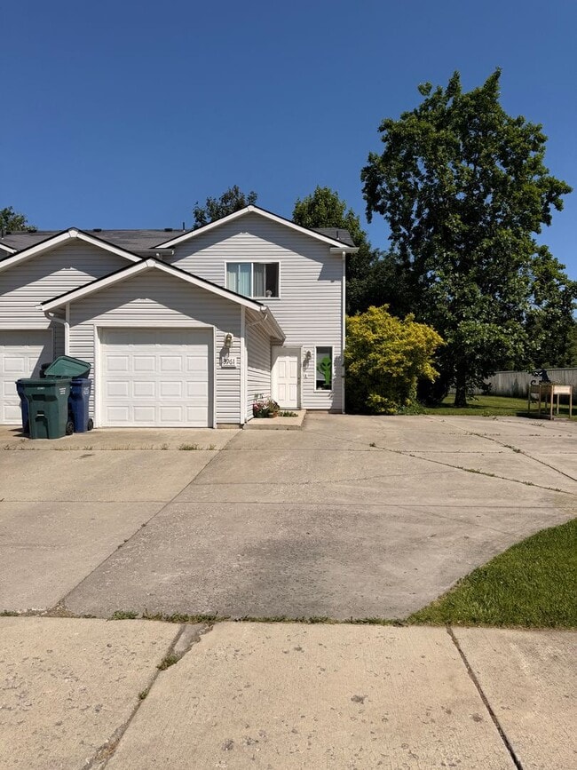 Building Photo - Townhome in CDA!