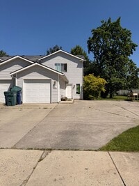 Building Photo - Townhome in CDA!