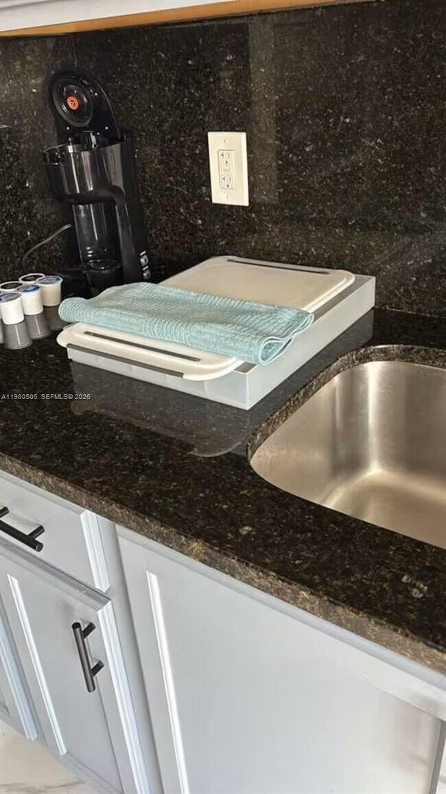 Building Photo - 1120 NE 24th Ave