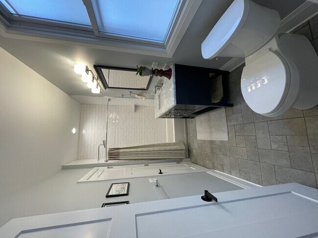 Building Photo - 433 Wisconsin Ave