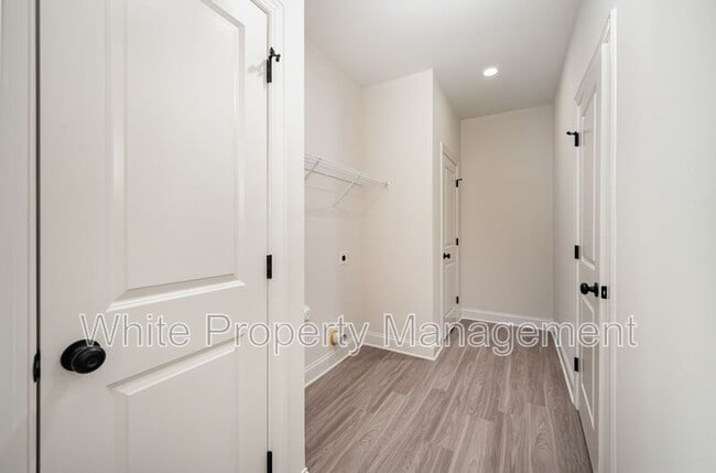 Building Photo - 412 Hampton St