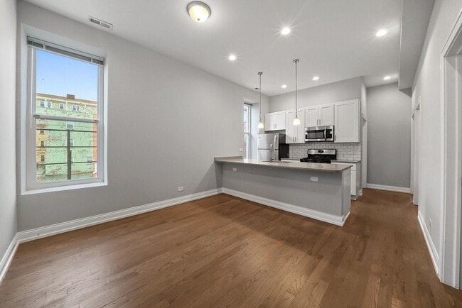 Building Photo - 1946 S Racine Ave