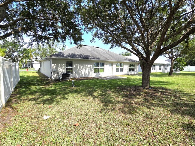 Building Photo - 116 Drake Way