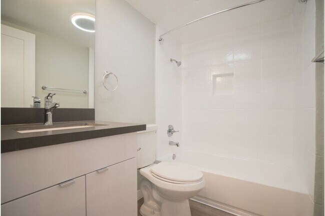 Building Photo - 3426 1st St