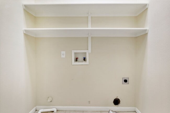 Building Photo - 305 Rawhide Loop