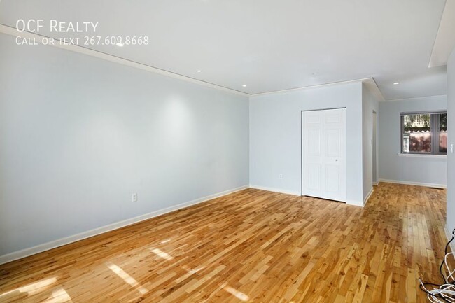 Building Photo - Wash Sq West 2 Bed Condo