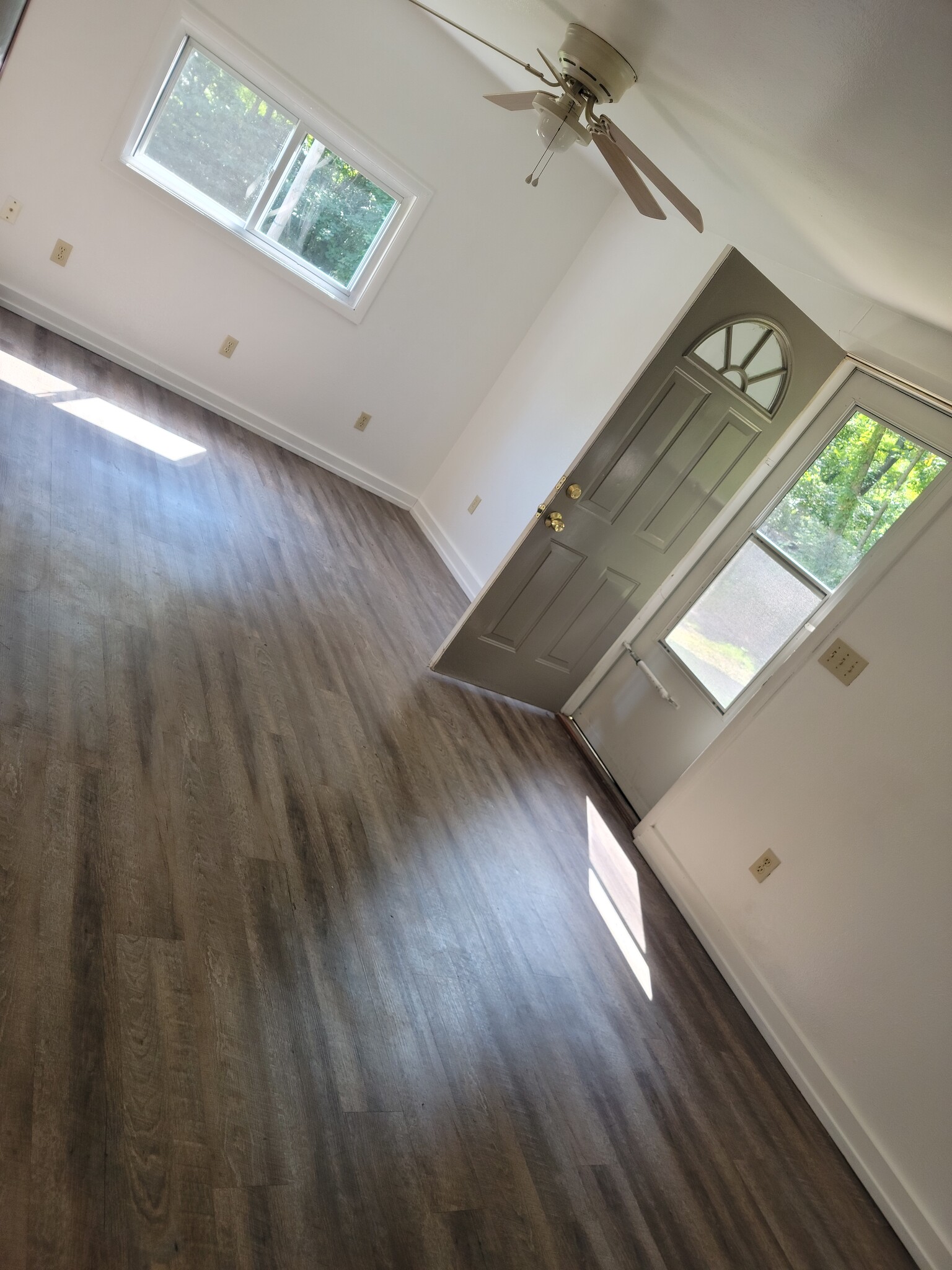 Living room and entrance - 2751 Hilltop Ave