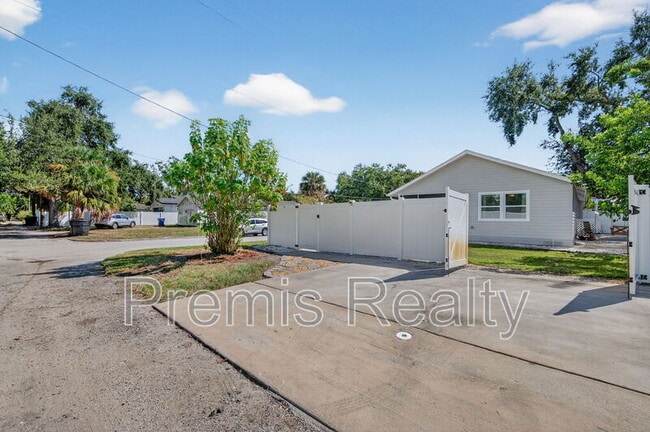 Building Photo - 4201 3rd Ave N