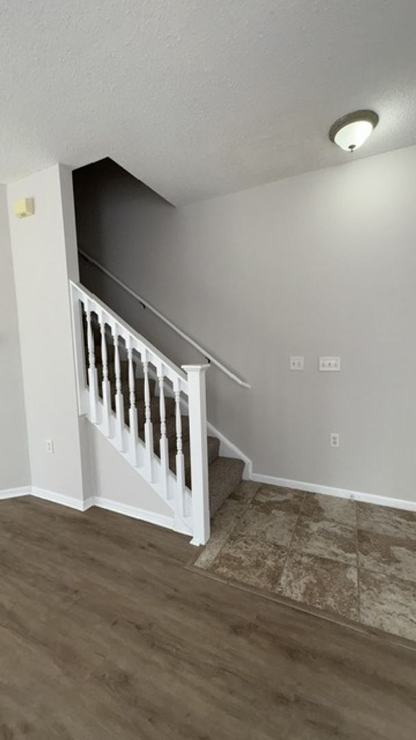 Building Photo - 5821 Ludington Dr