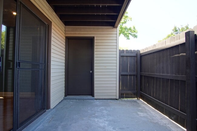 Building Photo - Modern 2-Bedroom Condo Across from the Bay...