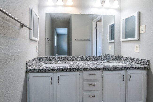 Building Photo - 16210 Cypress Point Dr