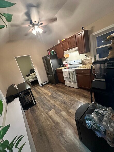 Building Photo - 16 Venetian Promenade