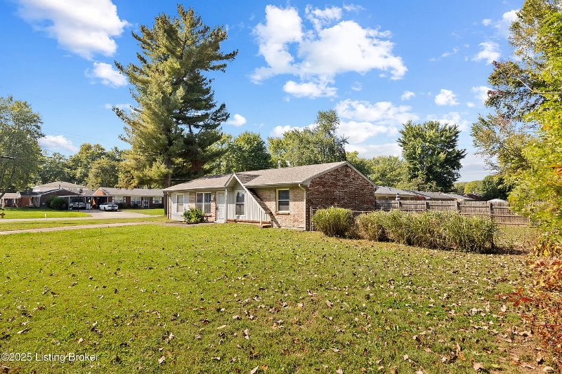 Building Photo - 7520 Blue Wing Dr