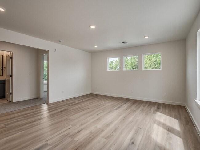 Building Photo - 2114 NW 20th St