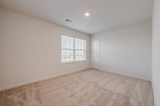 Building Photo - 545 Amberwood Pk Dr