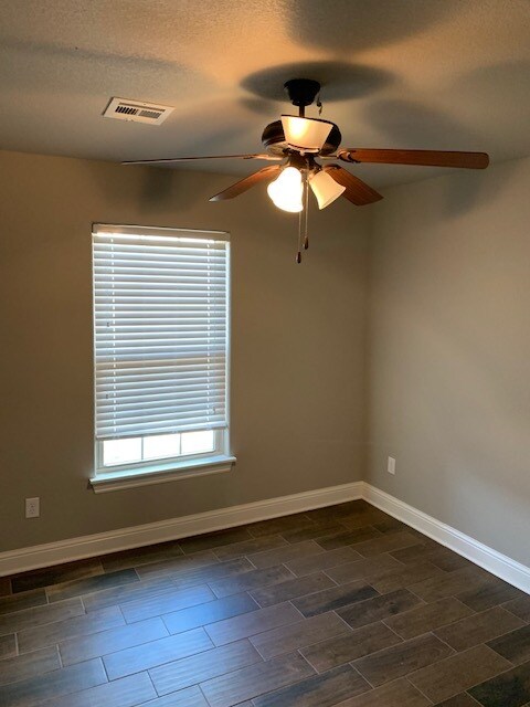Building Photo - 2050 Eagle Dr