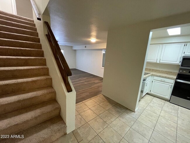Building Photo - 2121 W Union Hills Dr