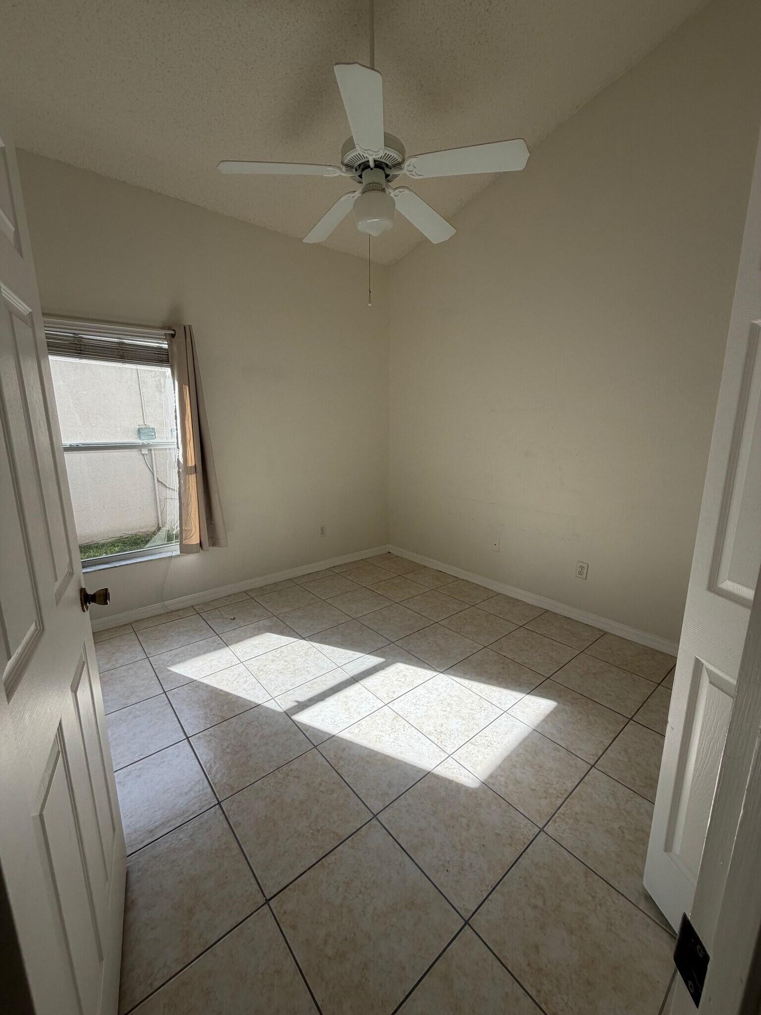 Building Photo - 5559 Pats Pt