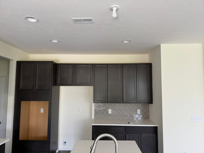 Building Photo - 933 Reeder Cir