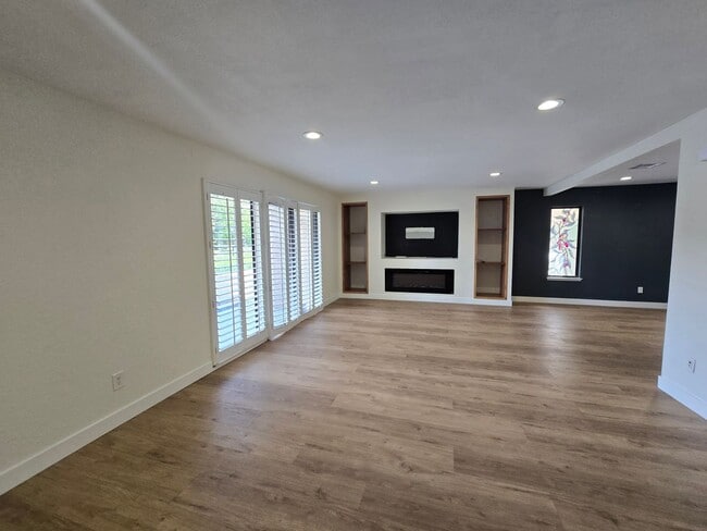 Building Photo - 7061 Seville Way