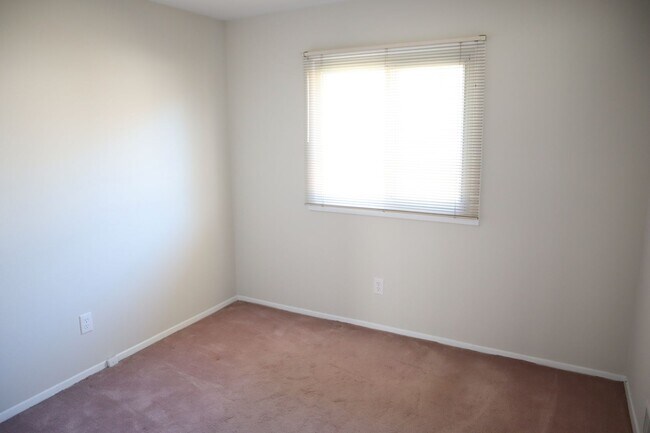 Building Photo - Renovated 3BR 2BA Rockville Split-Level with Huge Fenced Yard Available July
