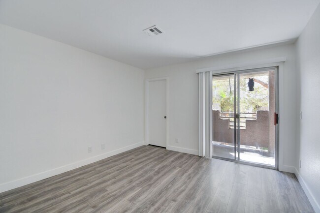 Building Photo - 6867 Tamarus St