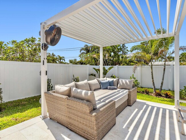 Building Photo - 510 106th Ave N