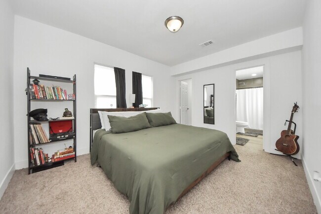 Building Photo - Historic Houston Charm with Modern Comfort Built In