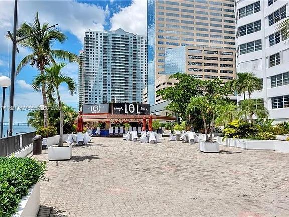 Building Photo - 905 Brickell Bay Dr