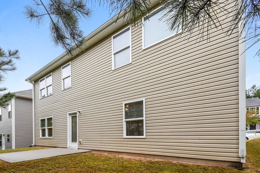 Building Photo - 161 Crescent Woode Way