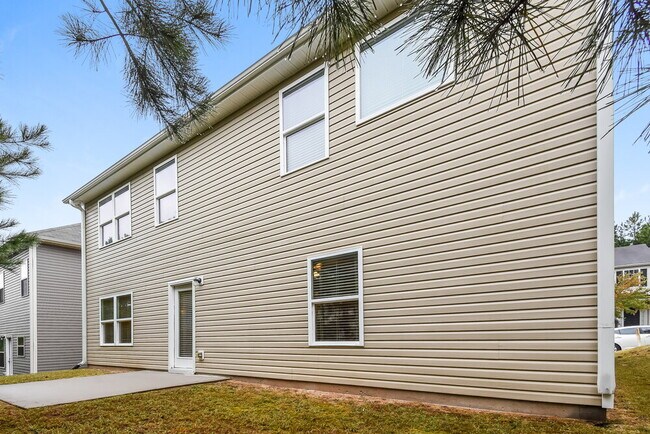 Building Photo - 161 Crescent Woode Way