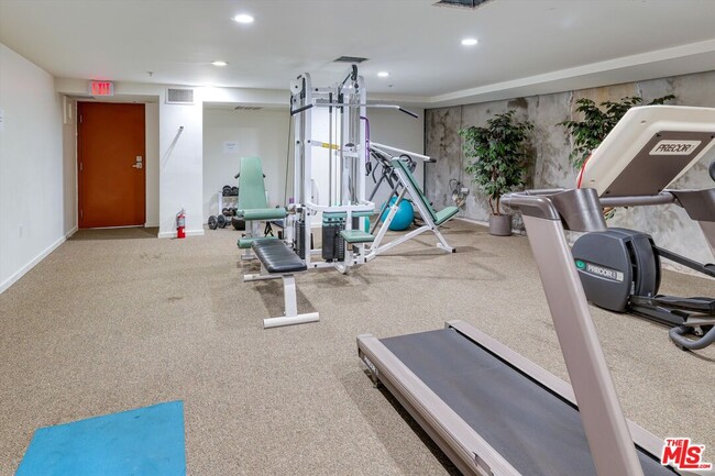 Building Photo - 130 N Swall Dr