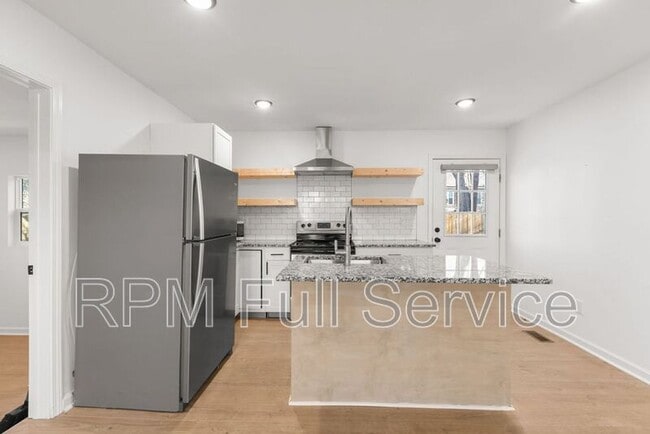 Building Photo - 2138 25th Ave N