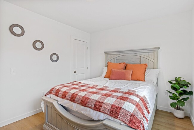 Building Photo - New Modern Construction Work Live