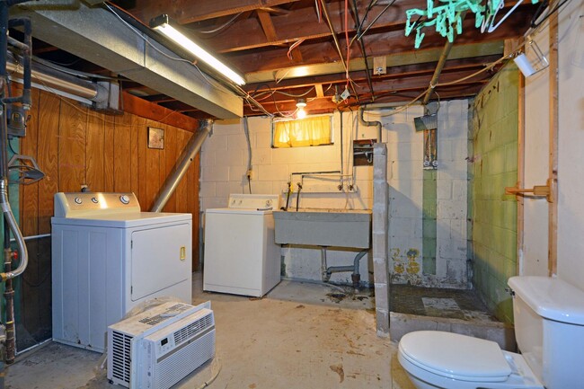 Building Photo - Charming Home for Rent in Brooklyn Center