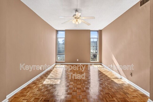 Building Photo - 1101 N Elm St
