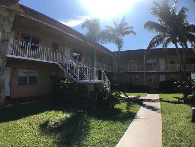 Building Photo - 220 Croton Ave