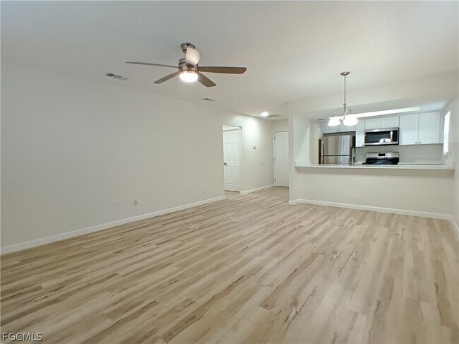 Building Photo - 630-636 SE 13th Pl