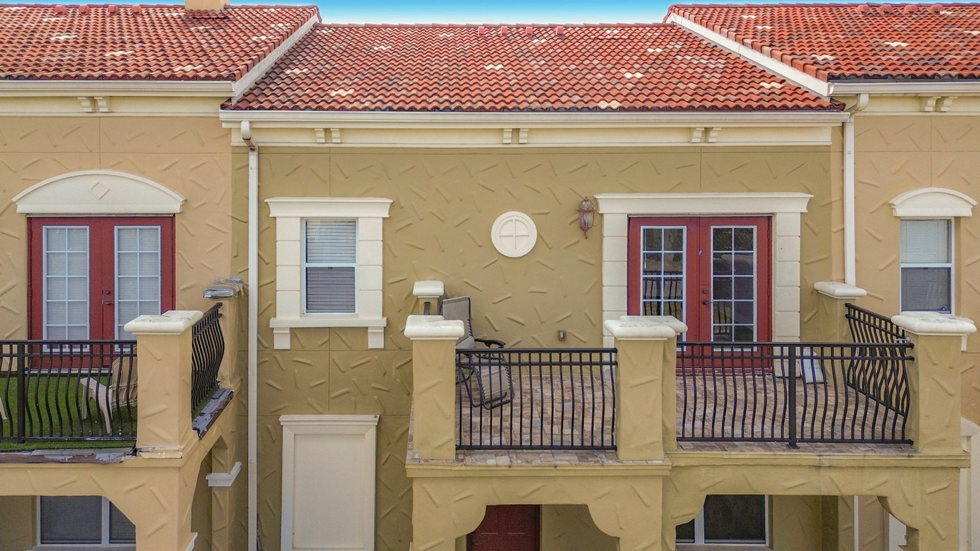 Building Photo - 2380 Bella Vista Dr