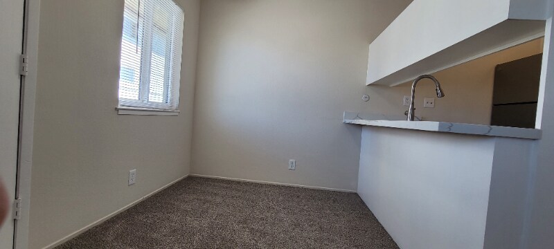 Building Photo - 1830 10th Ave