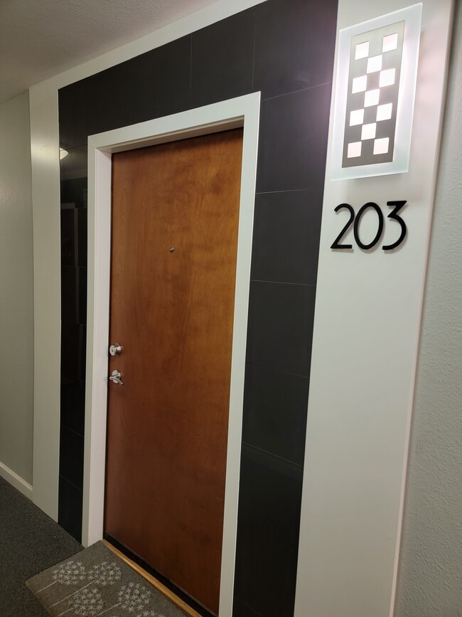 Building Photo - 1231 N Downing St