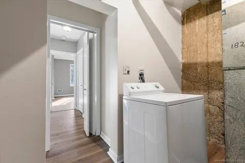 Building Photo - 365 Mather St