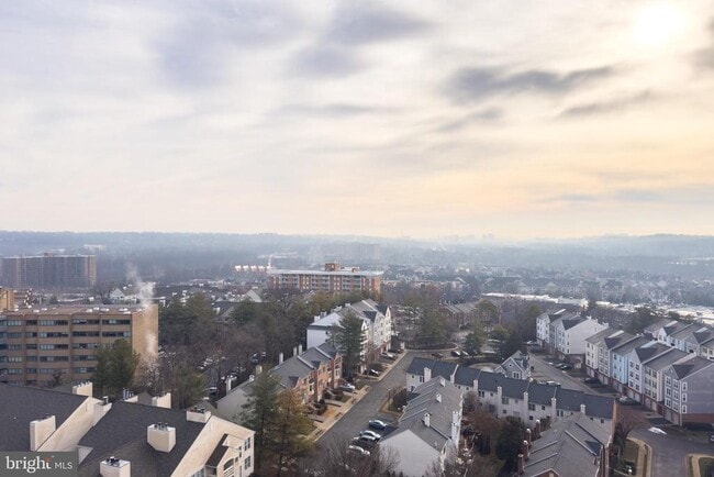 Building Photo - 250 S Reynolds St