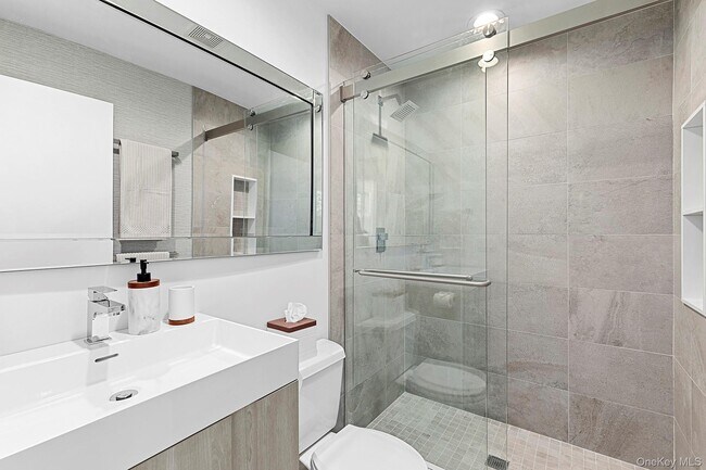 Building Photo - 3 Old Meadow Bend