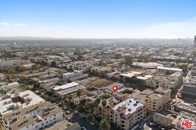 Building Photo - 1225 Armacost Ave