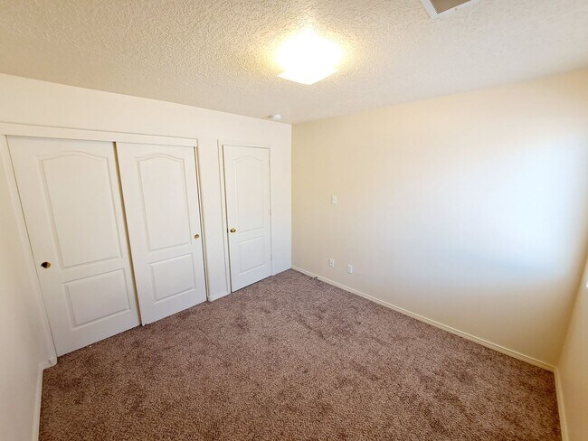 Building Photo - Gorgeous 4-bedroom, 2-bath home featuring two spacious living areas