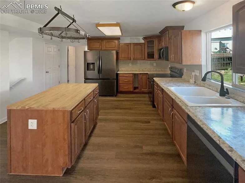 Building Photo - 7356 Waterman Way